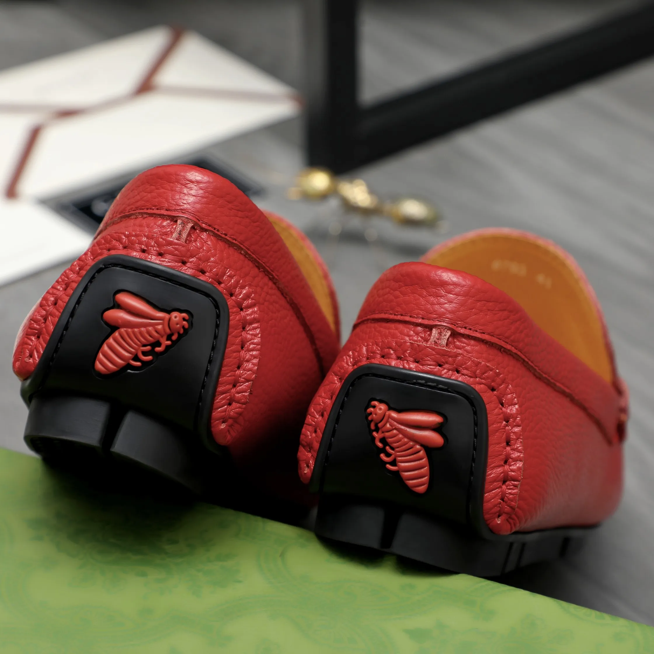 Men's shoes 💰360 Product trademark: GUCCI "Gucci" casual slip-on men's shoes Regular size: 38-45 Product materials: Selected pebbled cowhide upper, pigskin lining, rubber outsole